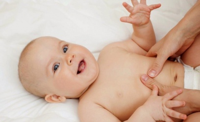 8 cách ngăn ngừa đầy hơi ở trẻ sơ sinh và trẻ nhỏ