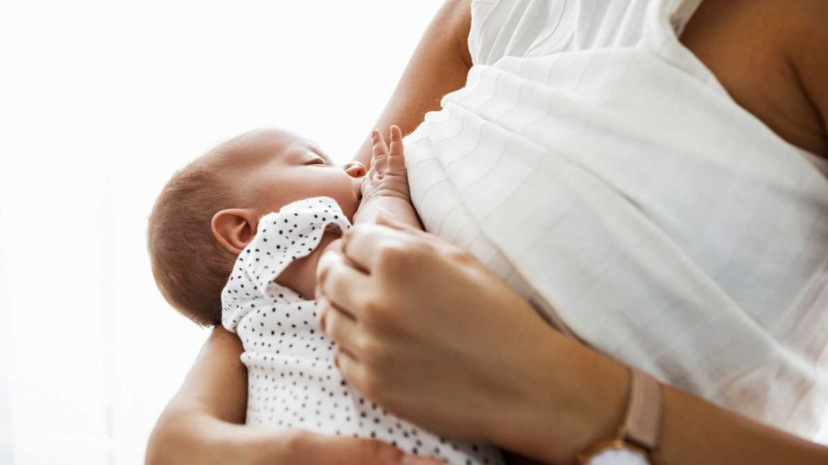 Sữa mẹ chứa kháng thể ngừa COVID-19 nếu mẹ đã tiêm vaccine phòng bệnh