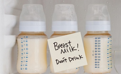 Nhận biết sữa mẹ trữ đông bị hỏng