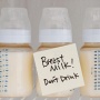 Nhận biết sữa mẹ trữ đông bị hỏng